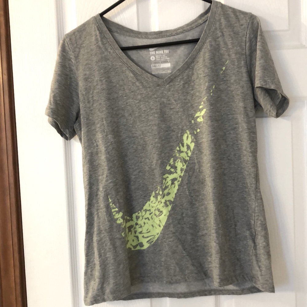 Women’s Nike T-shirt